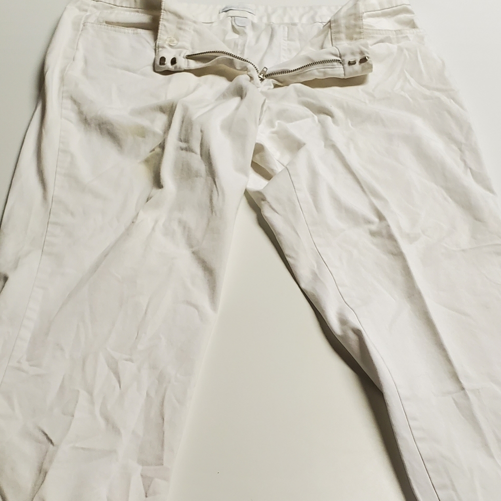 White khaki pants